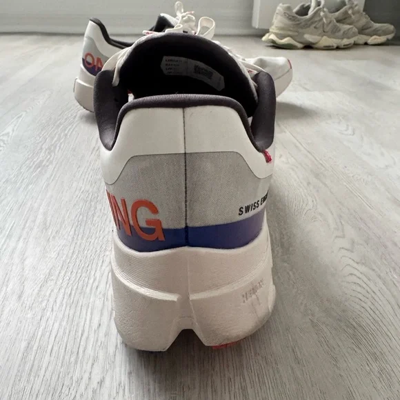 ON Running Cloudsurfer Next -?Men's White Athletic Shoes - Picture 4 of 9